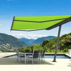 Moderne Terrassenüberdachung mit ausfahrbarem Sonnensegel in leuchtendem Grün. Tolle sonnensegel befestigen ideen für Ihren Außenbereich.
