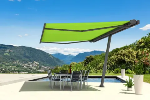 Moderne Terrassenüberdachung mit ausfahrbarem Sonnensegel in leuchtendem Grün. Tolle sonnensegel befestigen ideen für Ihren Außenbereich.